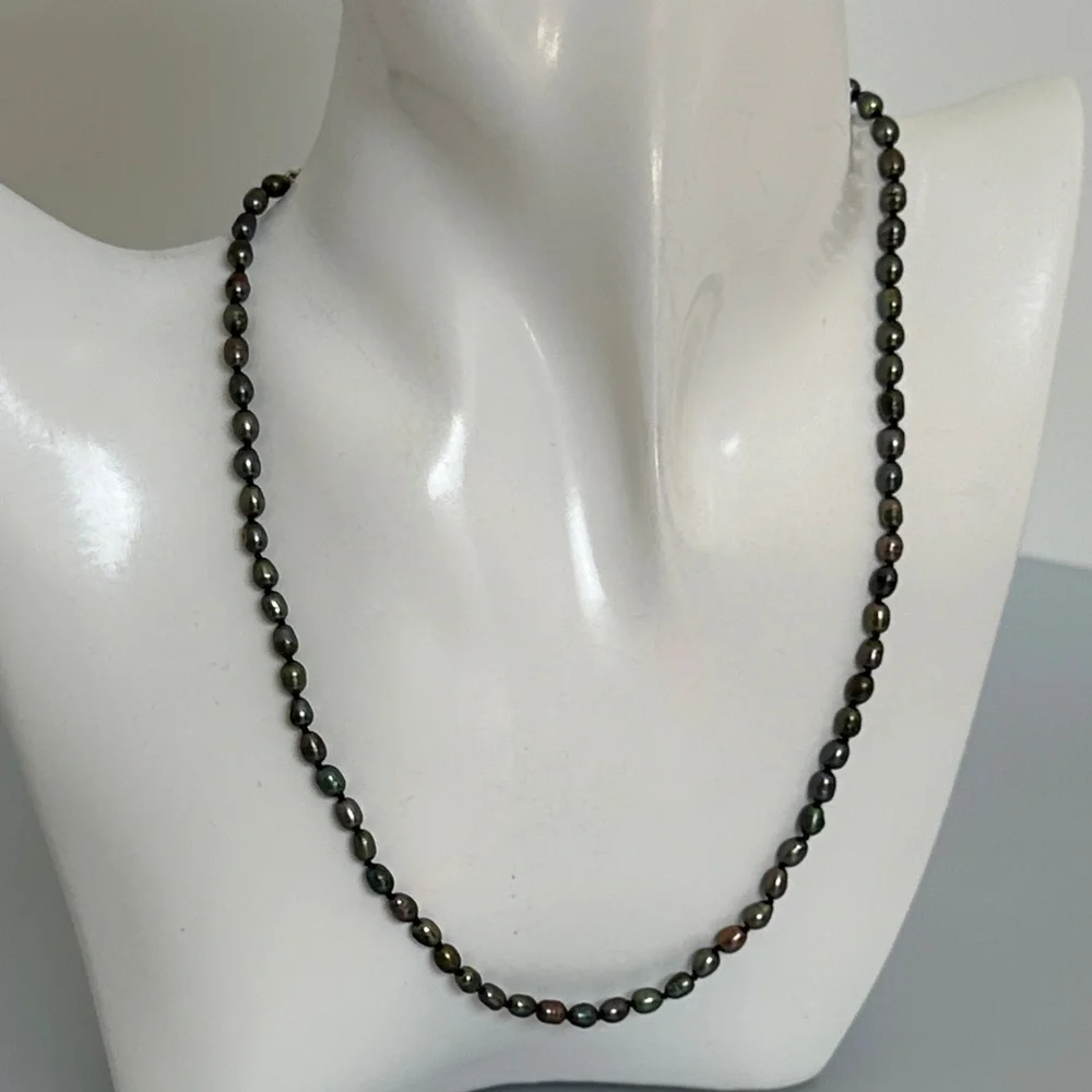 Elegant 925 sterling silver Black and Green Pearl Necklace